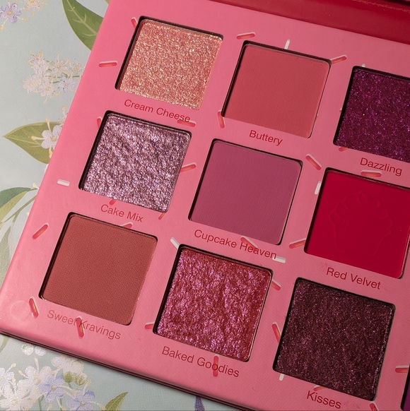 Glamlite | Red Velvet Cupcake | Pinks and Berry Tones | Spring 2021 Launch | NWT - Picture 6 of 7